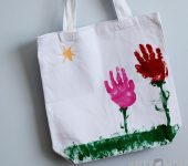 handprint flowers tote2